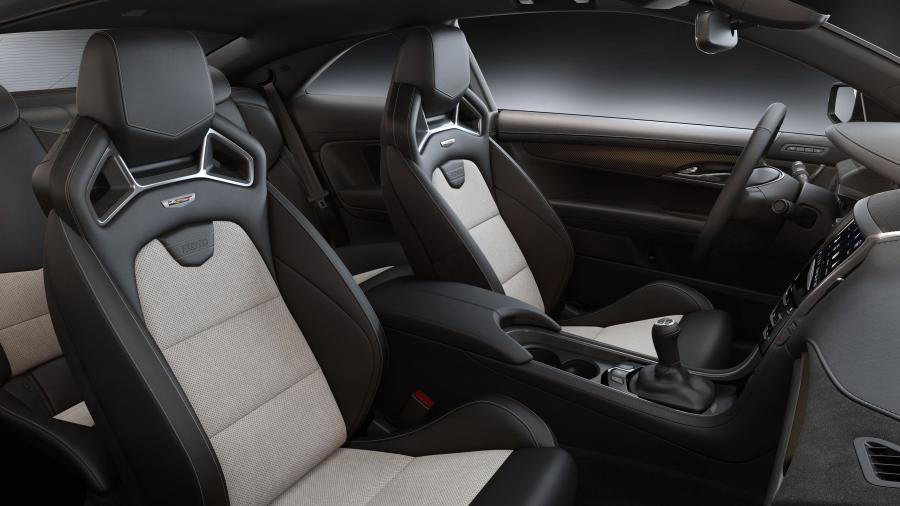 Интерьер Cadillac ATS-V Coupe Pedestal Edition 2018 года  (NA) (фото 3 из 5)